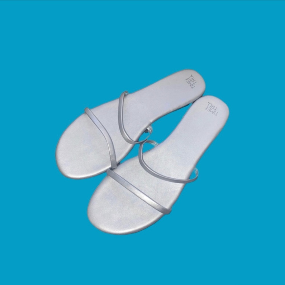 TIME AND TRU SLIVER SANDALS